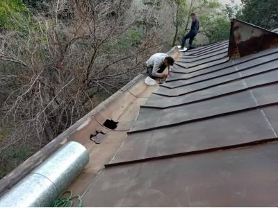 اجرای سقف های شیبدار-تعمیرات‌ آردواز، شیروانی